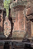 Banteay Srei temple - detail of the central sanctuary 